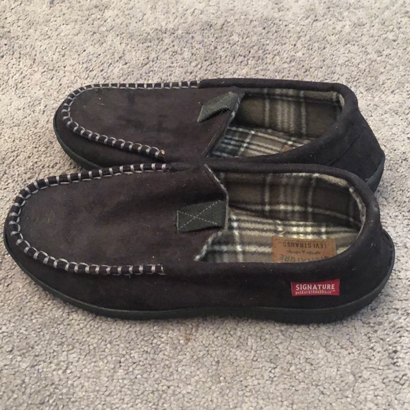 Levis size 7-8 brown slip on slippers